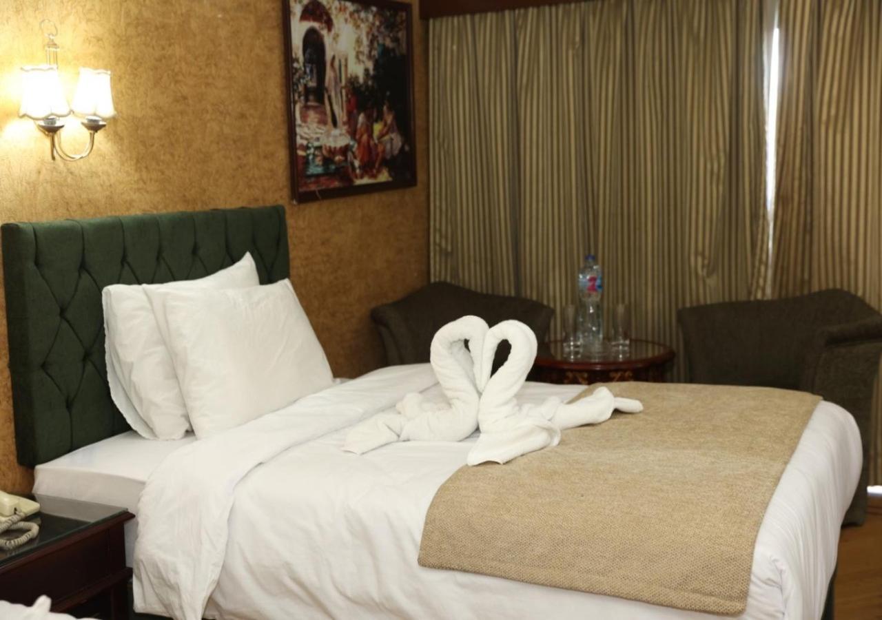 Nile Cruise Al Nabiltan Every Saturday From Luxor 4 Nights & Every Wednesday From Aswan 3 Nights Al Karnak Eksteriør bilde